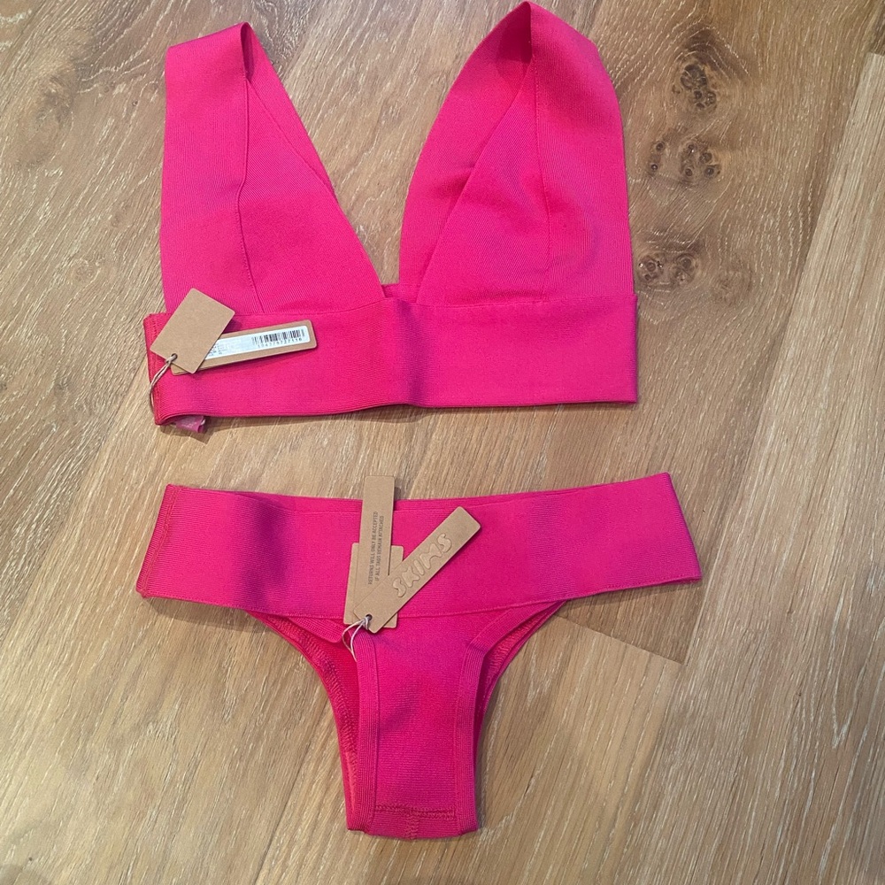 NWT SKIMS Knit Swim Bikini (XS)